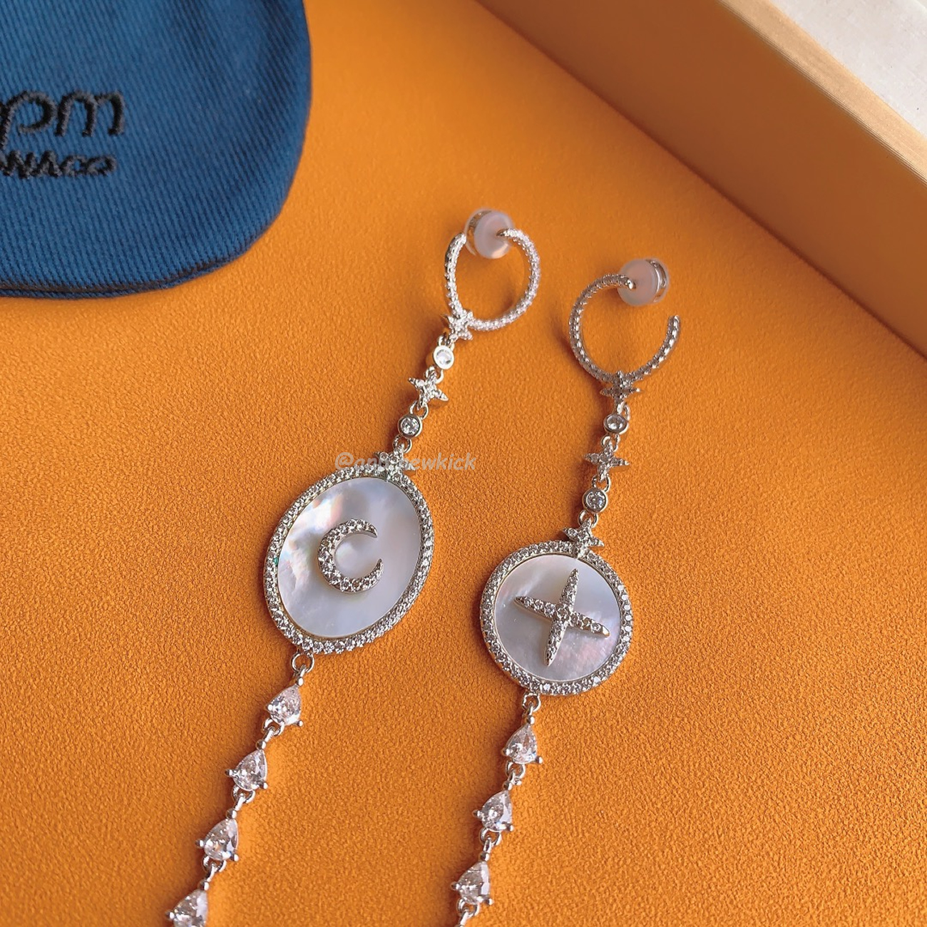 Apm Monaco Star Mother Of Pearl Earrings (12) - www.newkick.vip